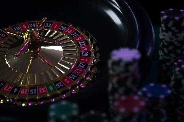 onebet The Dog House mobile interface with football fixture calendar and live betting markets